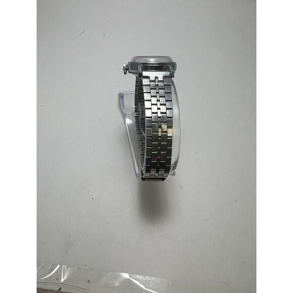 1975 Timex Petite Ladies Watch - Picture 4 of 6